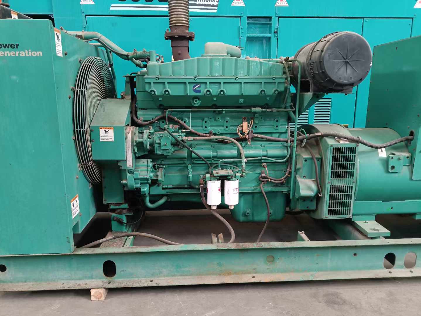 来宾过载会对 600kW 柴油发电机组造成哪些损害？
